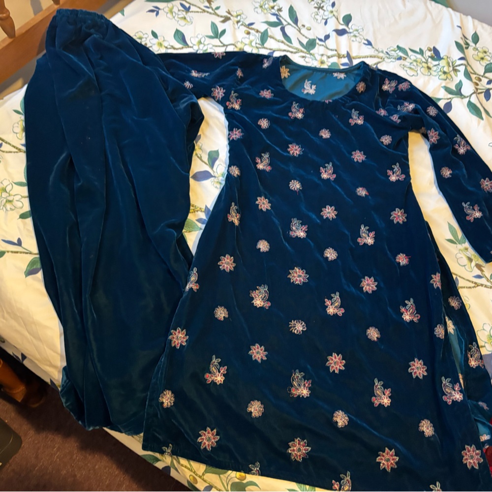 Blue Floral Velvet Dress Pakistani velvet sz 40 chest